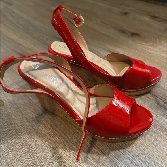 Red wedge - Picture 1 of 5